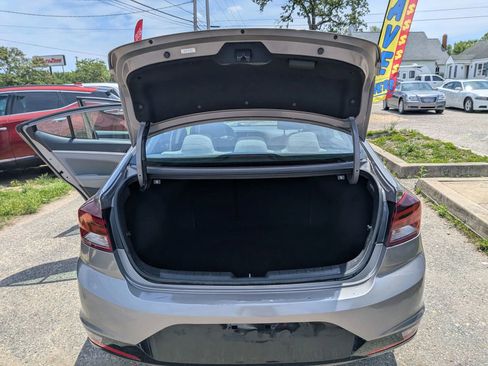 Used 2020 Hyundai Elantra SEL w/ Winter Weather Package FWD image 23