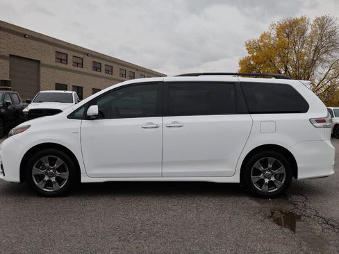 Used 2019 Toyota Sienna SE image 8