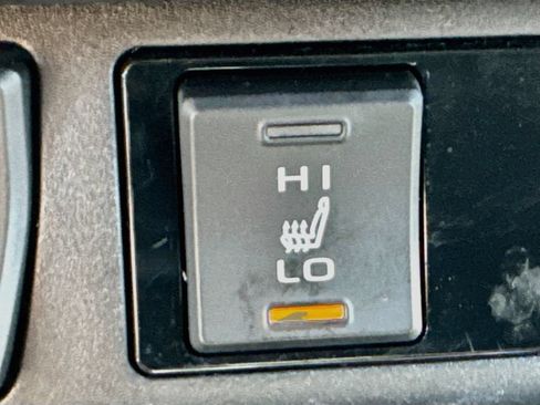Used 2021 Toyota RAV4 XLE w/ Convenience Package AWD/4WD image 24