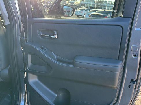 Used 2024 Nissan Frontier SV w/ SV Convenience Package image 13