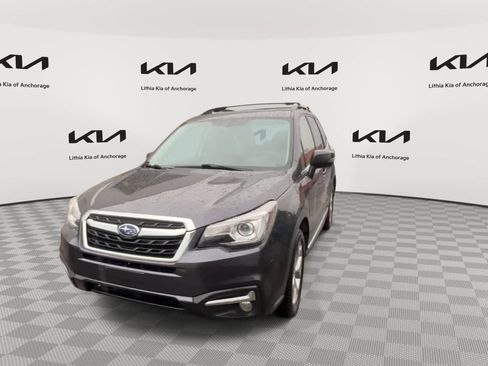 Used 2017 Subaru Forester 2.5i Touring AWD/4WD image 4