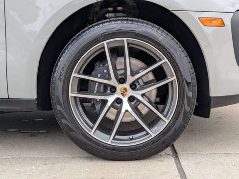 Certified 2025 Porsche Macan image 29