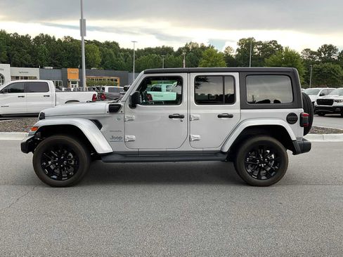 Used 2023 Jeep Wrangler Unlimited Sahara w/ Cold Weather Group AWD/4WD image 2