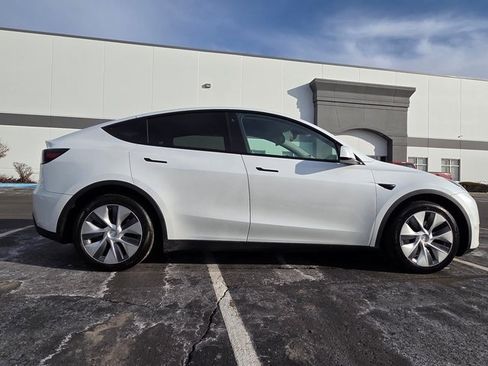 Used 2020 Tesla Model Y Long Range image 6