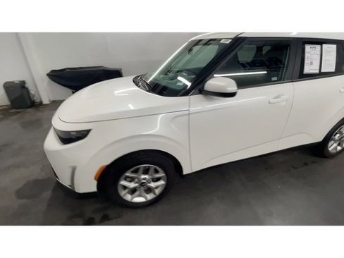 Used 2023 Kia Soul LX w/ LX Technology Package image 5