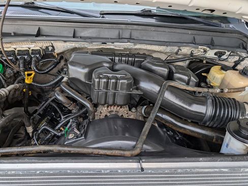 Used 2015 Ford F250 XLT w/ Camper Package image 23