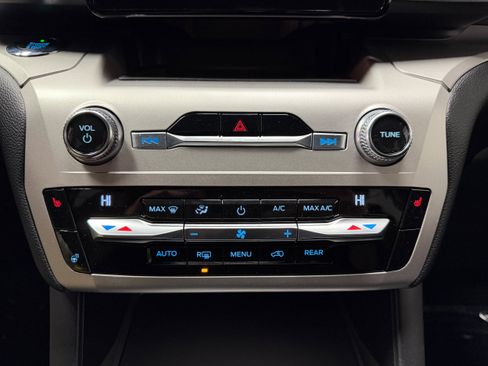 Used 2021 Ford Explorer XLT w/ Equipment Group 202A image 23