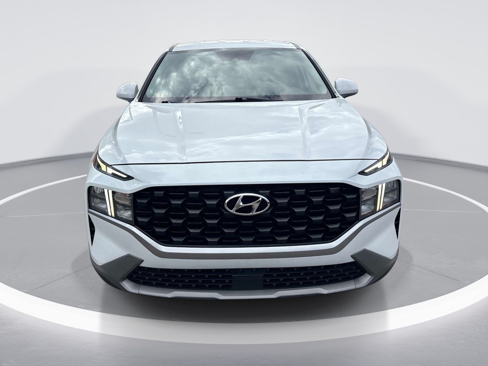 Used 2022 Hyundai Santa Fe SE FWD image 2