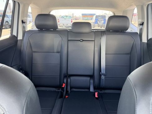 Used 2018 Volkswagen Tiguan SE image 35