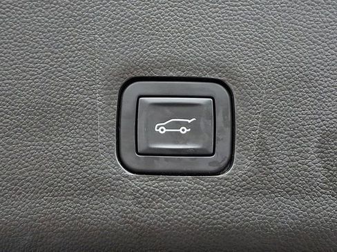 Used 2019 Chevrolet Traverse LT w/ LT Premium Package image 32