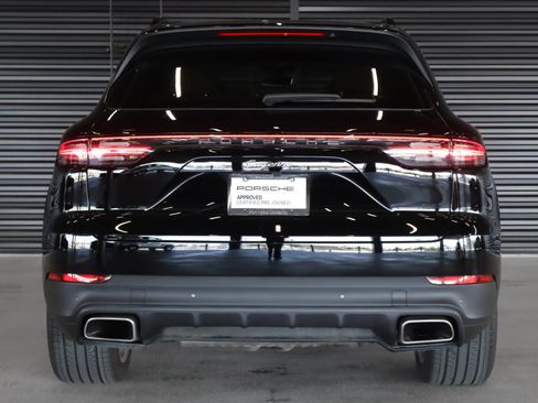 Certified 2023 Porsche Cayenne w/ Premium Package AWD/4WD image 9