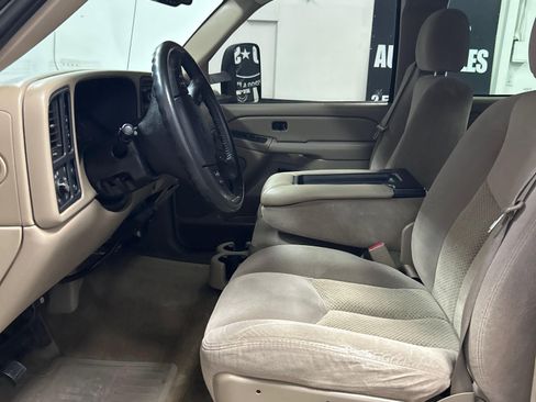 Used 2005 Chevrolet Silverado 3500 LS w/ Heavy-Duty Power Package AWD/4WD image 8