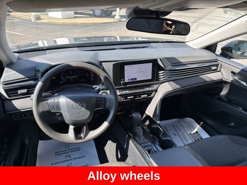Used 2025 Toyota Camry LE image 17
