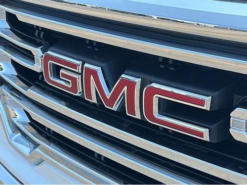 Used 2020 GMC Sierra 1500 SLT w/ SLT Premium Package RWD image 38