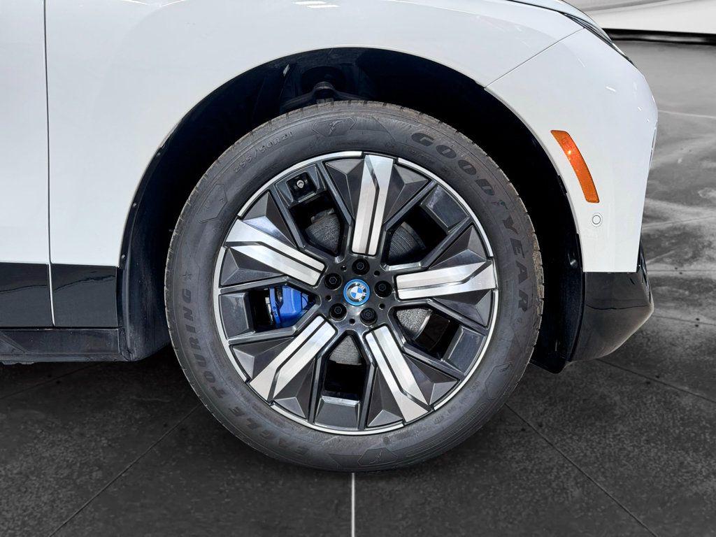 Used 2025 BMW iX xDrive50 w/ Sport Package AWD/4WD image 31