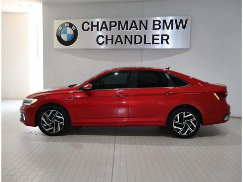 Used 2022 Volkswagen Jetta SEL FWD image 3