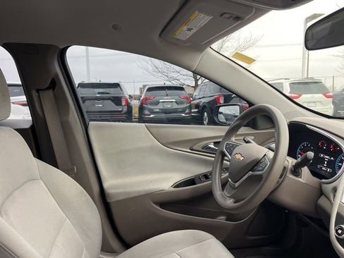 Used 2019 Chevrolet Malibu LT image 34