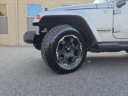 Used 2015 Jeep Wrangler Unlimited Sahara w/ Dual Top Group image 27