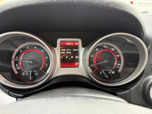 Used 2019 Dodge Journey SE image 28