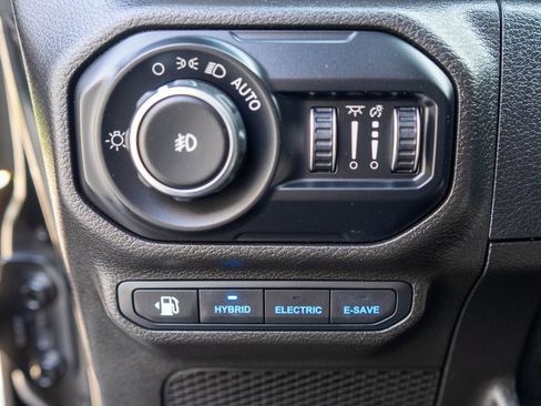 Used 2021 Jeep Wrangler Unlimited Sahara AWD/4WD image 16