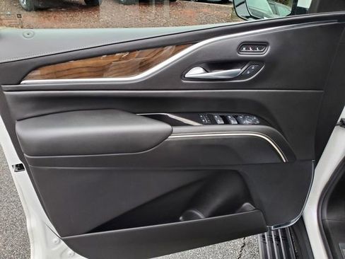 Used 2024 Cadillac Escalade ESV Premium Luxury Platinum w/ Heavy-Duty Trailer Package image 17