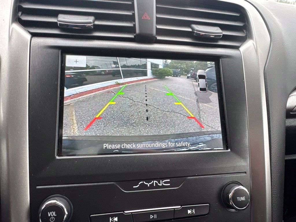 Used 2020 Ford Fusion SE FWD image 19