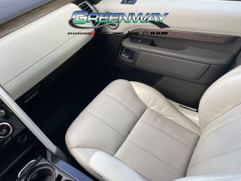 Used 2018 Land Rover Discovery HSE AWD/4WD image 16