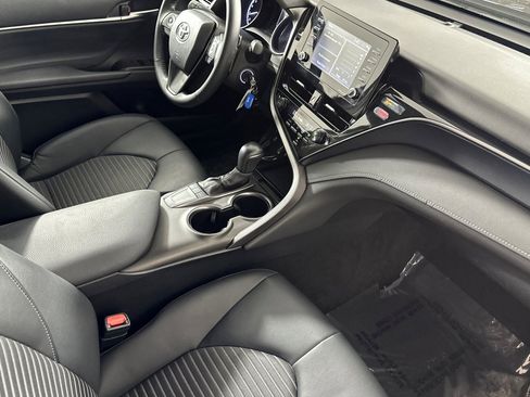 Used 2024 Toyota Camry SE image 14