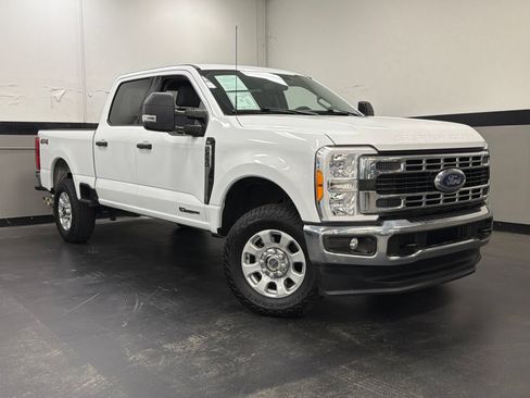 Used 2023 Ford F250 XLT AWD/4WD image 2