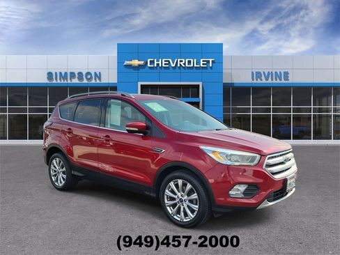 Used 2017 Ford Escape Titanium image 2