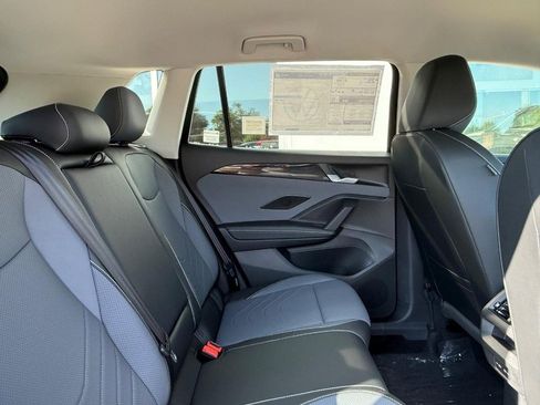 New 2025 Volkswagen Tiguan SE image 4