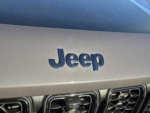 Used 2022 Jeep Grand Cherokee Trailhawk w/ Luxury Tech Group III image 12