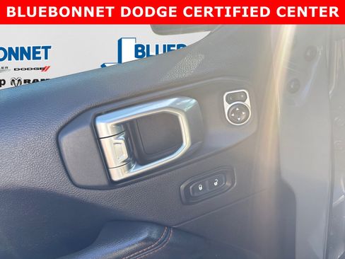Used 2023 Jeep Gladiator Mojave w/ Cold Weather Group AWD/4WD image 10