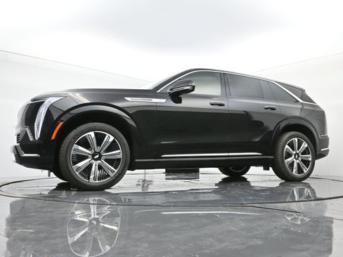 New 2025 Cadillac Escalade IQ Luxury 2 image 16