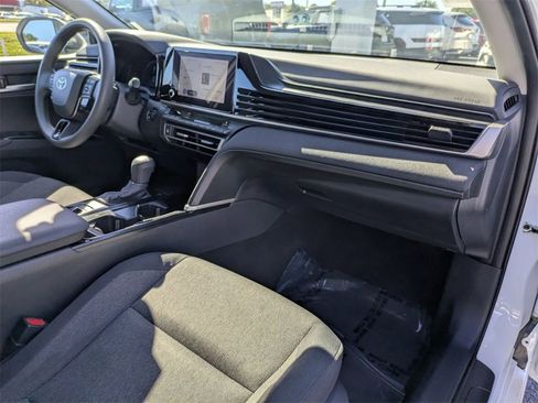 Used 2025 Toyota Camry LE image 32