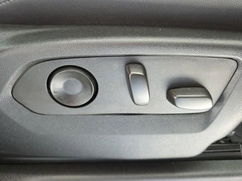 Used 2022 Chevrolet Silverado 1500 High Country w/ Technology Package image 10