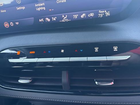 Used 2025 Buick Enclave Preferred image 19