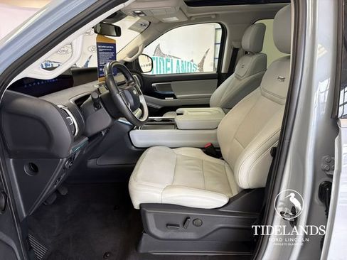 Certified 2025 Ford Expedition Platinum AWD/4WD image 11