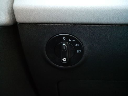 Certified 2022 Volkswagen Taos SE w/ Panoramic Sunroof Package image 26