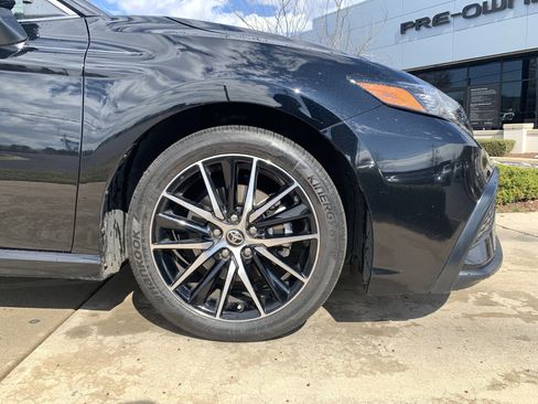 Used 2024 Toyota Camry SE image 13