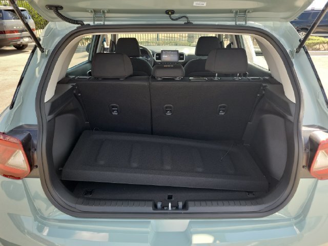 Used 2026 Hyundai Venue SE FWD image 27