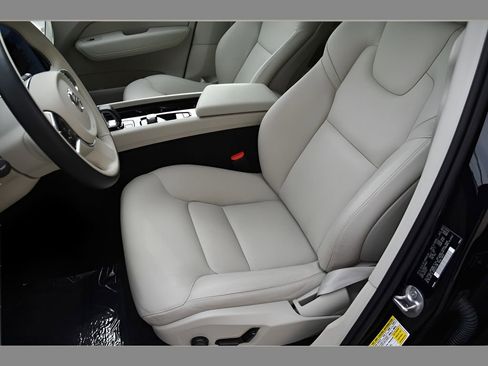 Used 2023 Volvo XC60 B5 Plus w/ Climate Package AWD/4WD image 14