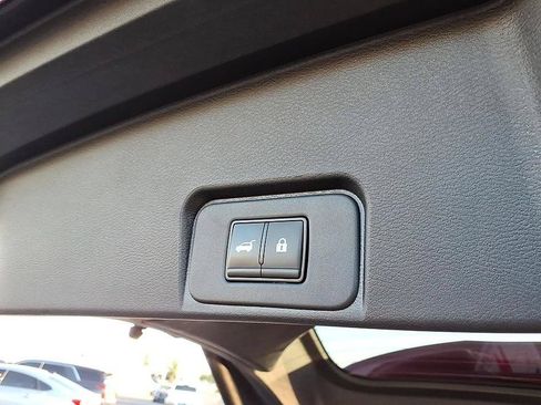 Used 2025 Nissan Rogue SV AWD/4WD image 24