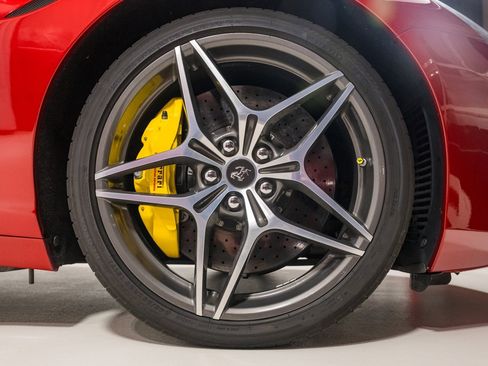 Used 2015 Ferrari California T RWD image 19