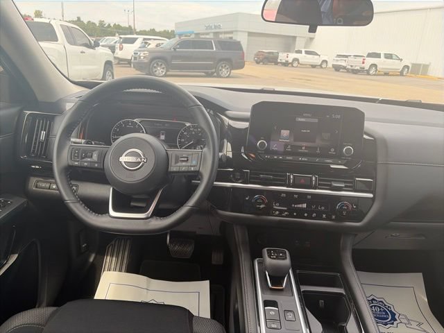 Used 2025 Nissan Pathfinder SV w/ SV Premium Package AWD/4WD image 14