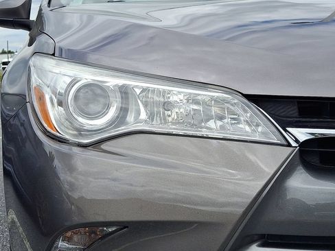 Used 2016 Toyota Camry XLE w/ Moonroof Package FWD image 9