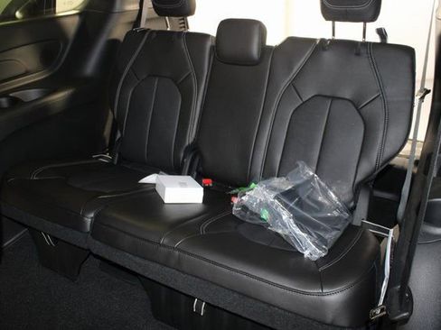 New 2026 Chrysler Pacifica Select image 18