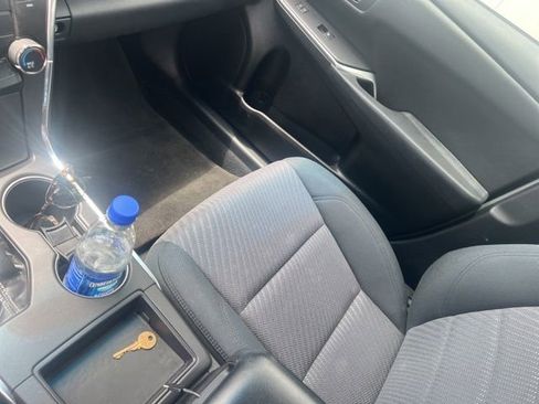 Used 2016 Toyota Camry LE FWD image 6
