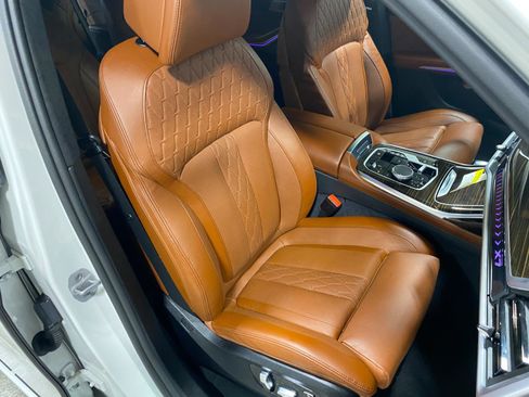 Used 2025 BMW X7 xDrive40i w/ M Sport Package image 12