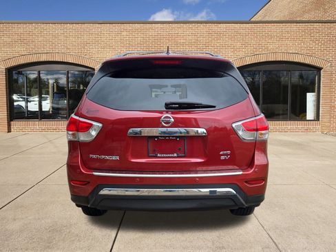 Used 2016 Nissan Pathfinder SV image 4